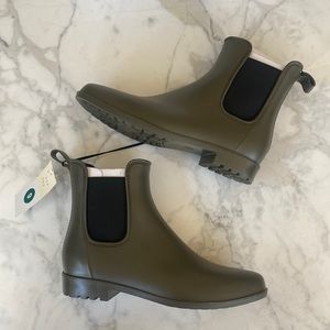 A New Day Rain boots Olive Green Chelsea size 9
